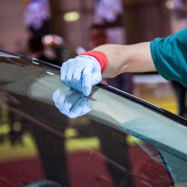 021-Windscreen-Repair-and-Strut-Refurbishment-business-call-0412-179-306-650x650